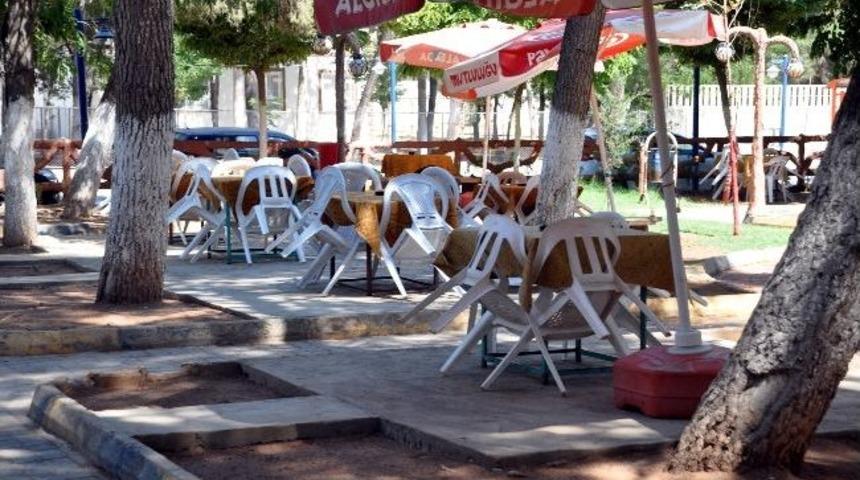 Ak&ccedil;akale&rsquo;de Sıcaklar Cadde Ve Parkları Boşalttı