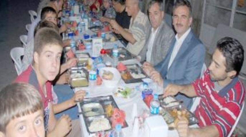 Gemlik&rsquo;te Mahalle Ve Sokak İftarları S&uuml;r&uuml;yor