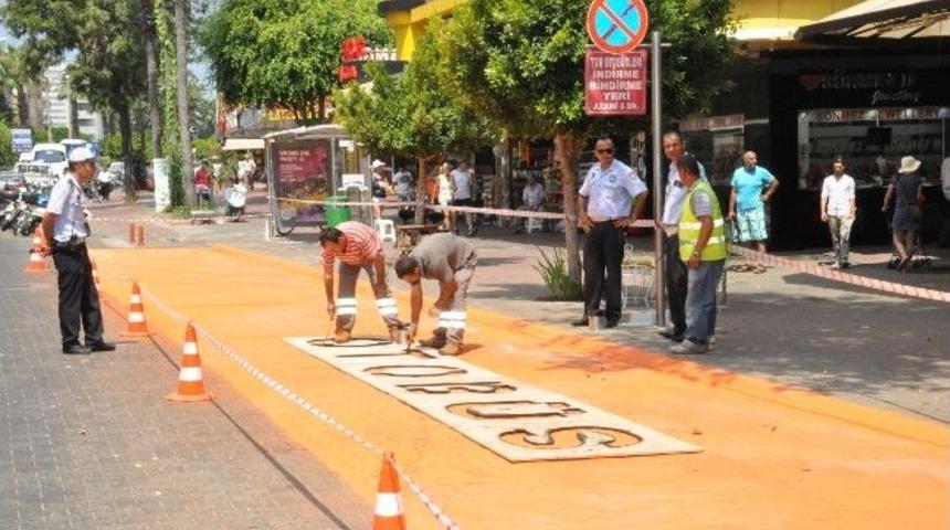 Alanya'da Otob&uuml;s Duraklarında Yeni Uygulama