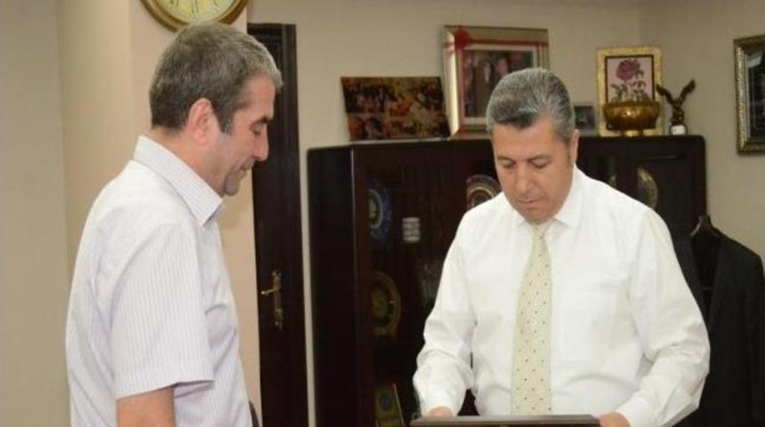 Emekli Olan Polis Memuru &Uuml;ğd&uuml;r&rsquo;e &ldquo;hizmet Onur Belgesi&rdquo;