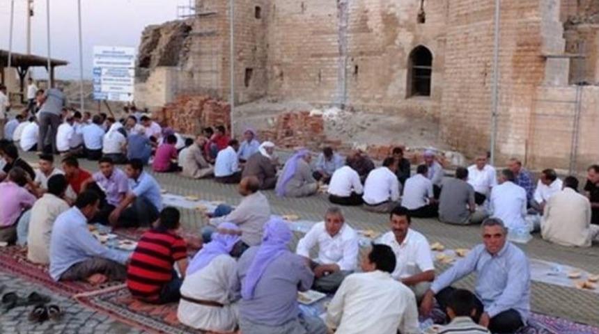 Kaymakamlık Ve Belediyeden İftar Yemeği