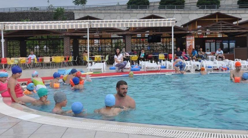Vakfıkebir Halk Eğitim Merkezi Y&uuml;zme Kursu A&ccedil;tı