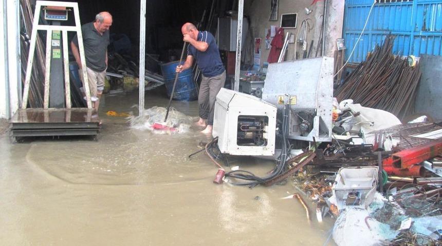 Ordu'da Şiddetli Yağış Su Baskınlarına Neden Oldu