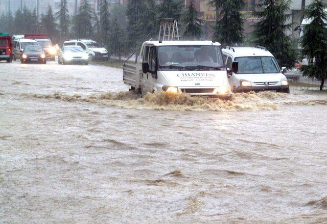 Ordu da Şiddetli Yağış Su Baskınlarına Neden Oldu 1