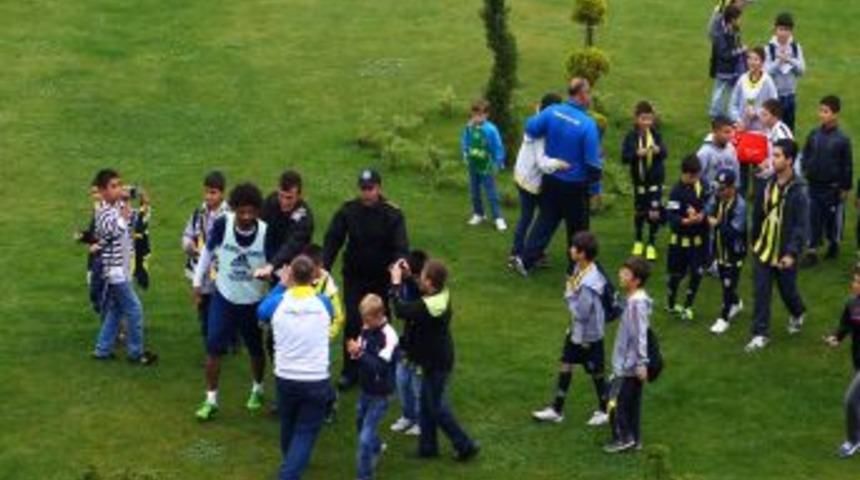 Fenerbah&ccedil;e'de 'bulutlar' Dağılmıyor