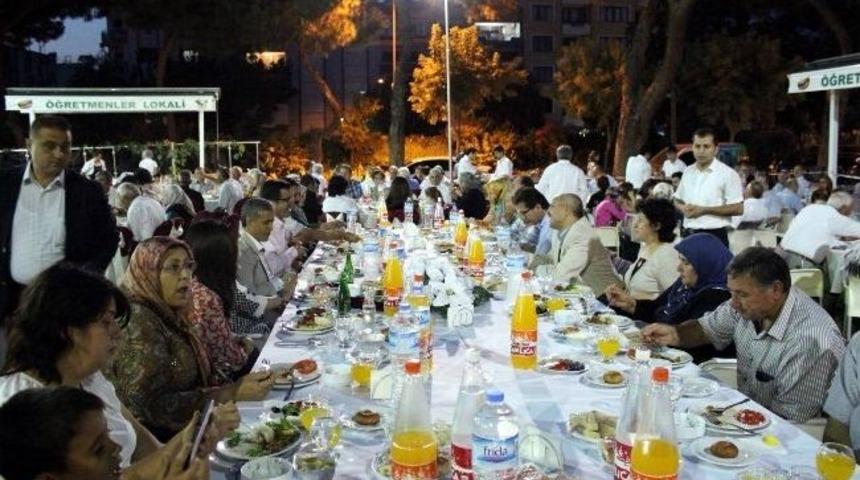 Salihli&rsquo;de Şehit Aileleri Ve Gazilere İftar Yemeği Verildi