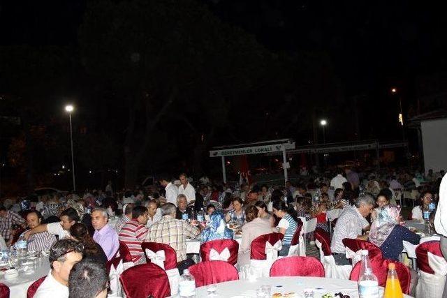 Salihli&rsquo;de Şehit Aileleri Ve Gazilere İftar Yemeği Verildi 1