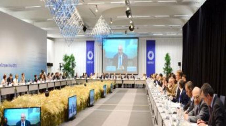 Bayraktar: &Ccedil;evreyi Kirletmeden &lsquo;kaya Gazı&rsquo; &Uuml;retmek Istiyoruz