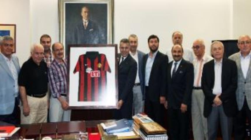 Eskişehirspor Y&ouml;netiminden B&uuml;y&uuml;kerşen&rsquo;e Ziyaret