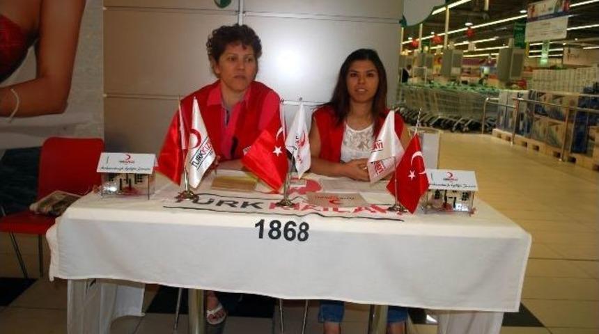 Salihli Kızılay Yardım Standı A&ccedil;tı