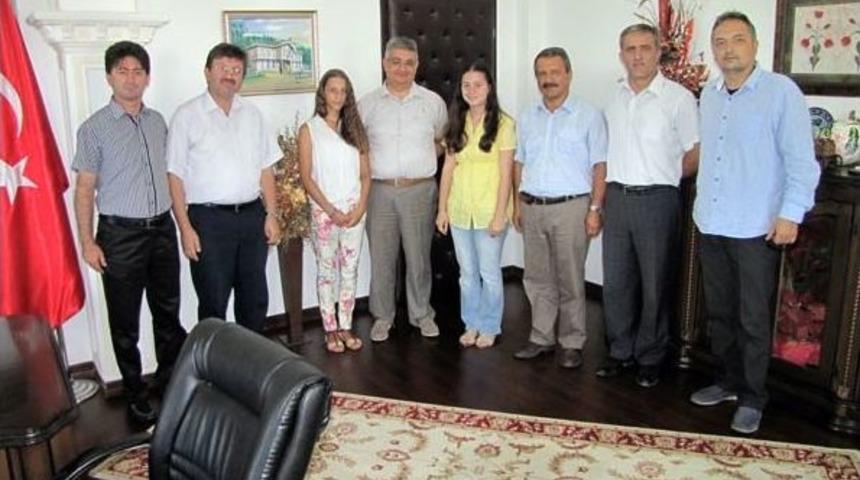 Akçakoca'da Sbs'de Başarılı Olan Öğrenciler Ödüllendirildi