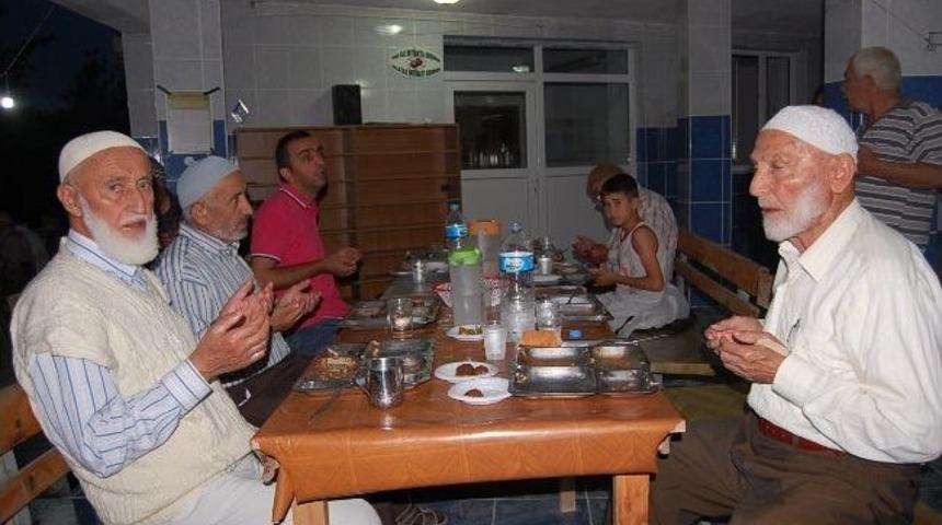 (&ouml;zel Haber) Bu K&ouml;yde Oru&ccedil;lar Her G&uuml;n Birlikte A&ccedil;ılıyor