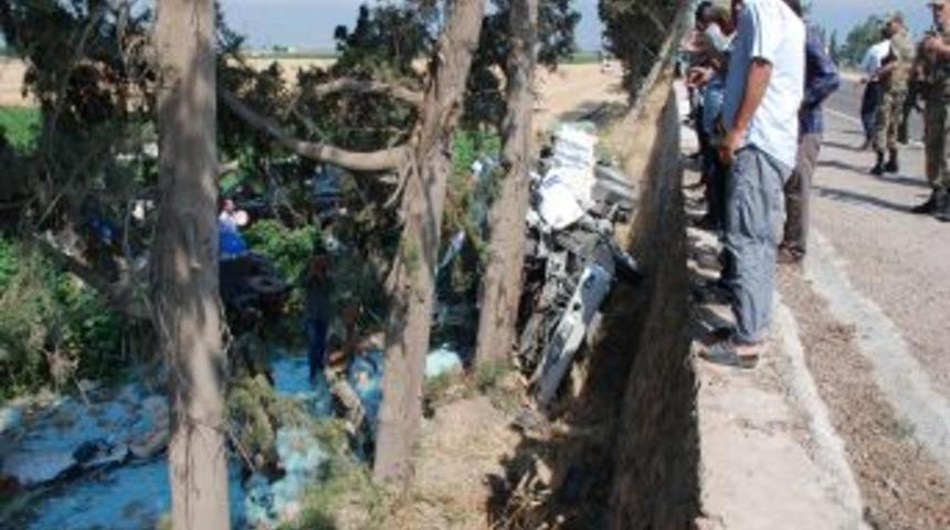 Kamyonet Şarampole D&uuml;şt&uuml;: 1 &Ouml;l&uuml;, 1 Yaralı