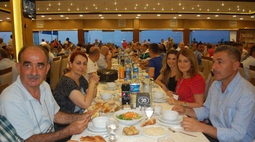 Trabzon&rsquo;da Ak Parti Merkez İl&ccedil;e Teşkilatı'ndan İftar