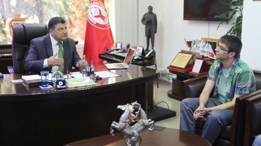 Bornova Belediyesi'nden Başarıya &Ouml;d&uuml;l