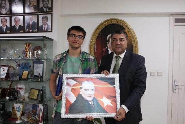 Bornova Belediyesi nden Başarıya &Ouml;d&uuml;l 1