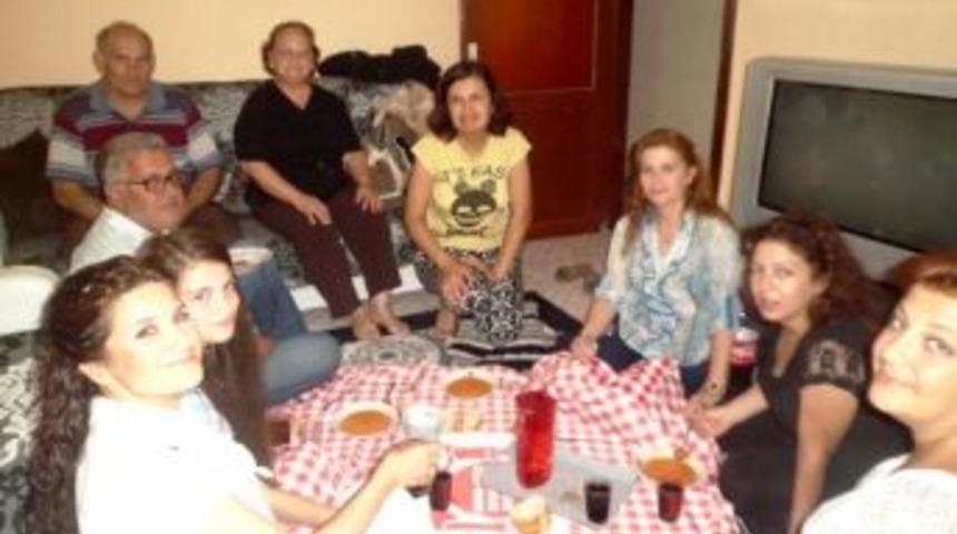 Ayvalıklı Ak Kadınlar Vatandaşların İftar Sofrasında