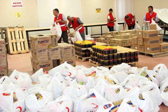 T&uuml;rk Kızılayı Fakirleri Unutmadı 1