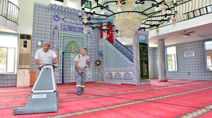 Konyaaltı&rsquo;nda Camiler G&uuml;l Suyu Ile Yıkanıyor