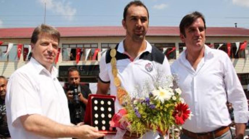 Kırkpınar Başpehlivanı Ali G&uuml;rb&uuml;z Baba Ocağı Korkuteli&rsquo;nde