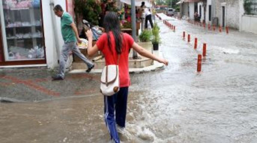 Muğla'da Sağanak Yağmur Etkili Oldu