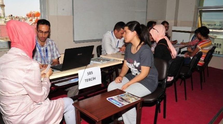 Şahinbey Belediyesi Gençlik Merkezlerinde Lys Ve Sbs Tercih Hizmeti Sunuyor