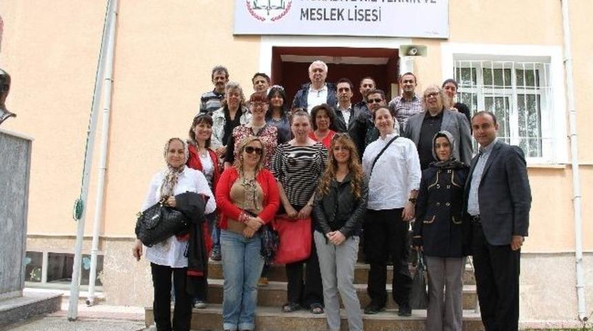 Muradiye Kız Teknik Meslek Lisesi Leonardo Da Vinci Projesi Kapsamında Yabancı Misafirlerini Ağırladı