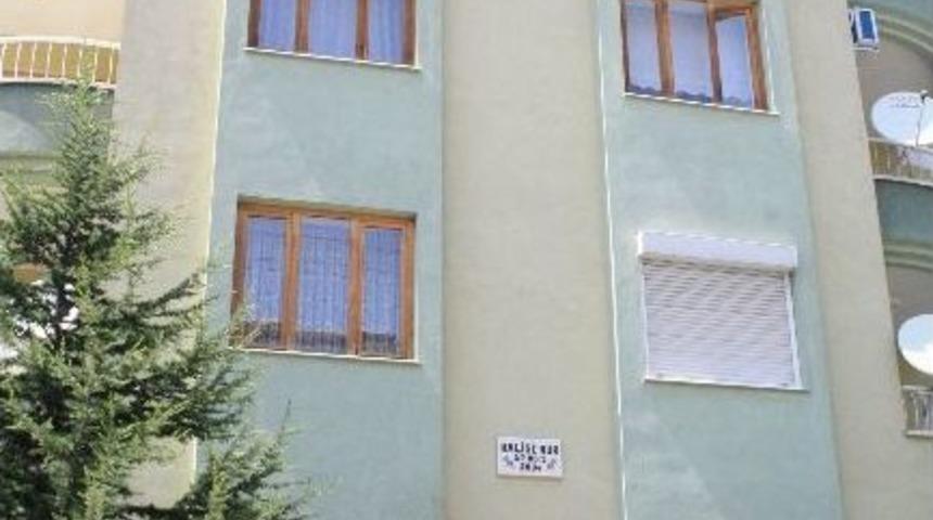 Yaşlı Kadının &Ouml;ld&uuml;ğ&uuml; Binaya Yayılan Kokudan Sonra Fark Edildi