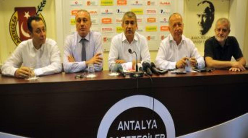 Restoranlarda &Ccedil;alışanlar Antalyaspor Forması Giyecek