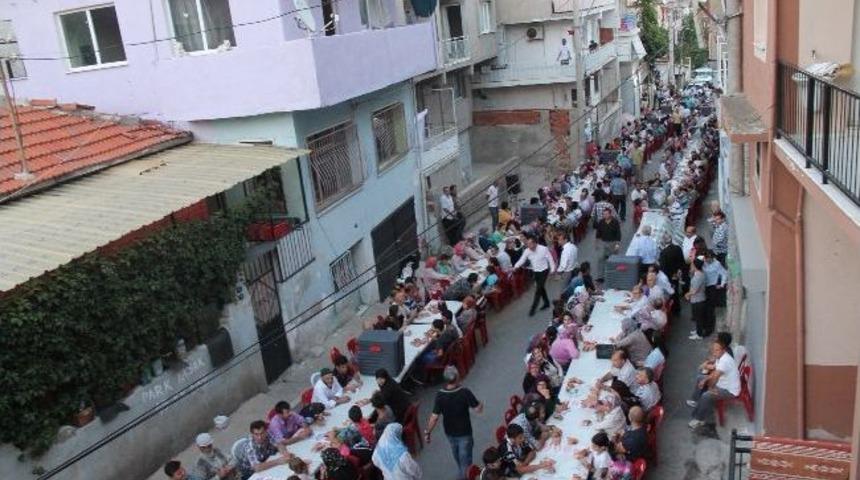 Ak Parti Bayraklı'da Durmak Yok