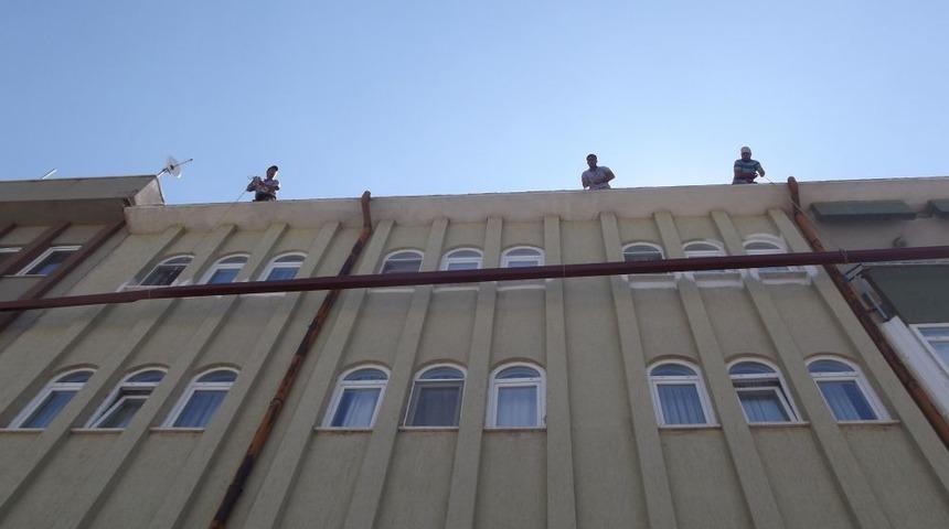 Ramazan Ayında Yerden Metrelerce Y&uuml;kseklikte Ekmek Parası I&ccedil;in &Ccedil;alışıyorlar