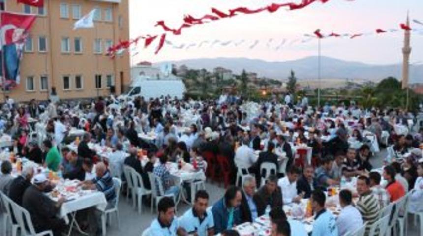 Elmadağ Sakinleri Iftarda Tiyatro Izledi