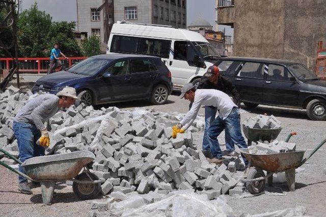 Yüksekova’da Yol Asfaltlama Çalışmaları 1