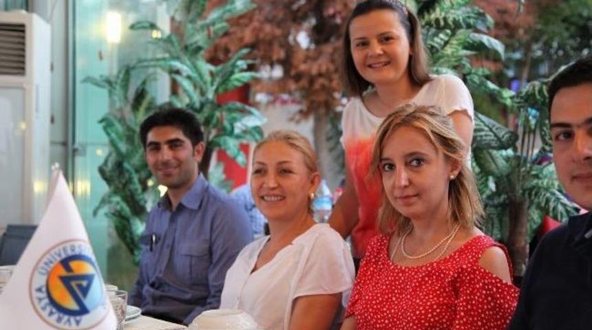 Avrasya &Uuml;niversitesi Y&uuml;ksek Lisans &Ouml;ğrencileri İftarda Buluştu