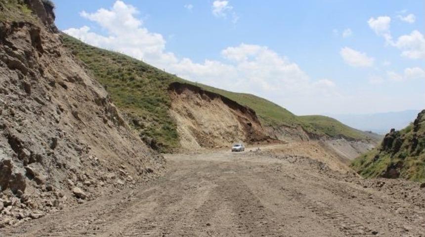 Ağrı&rsquo;da Yol &Ccedil;alışmaları