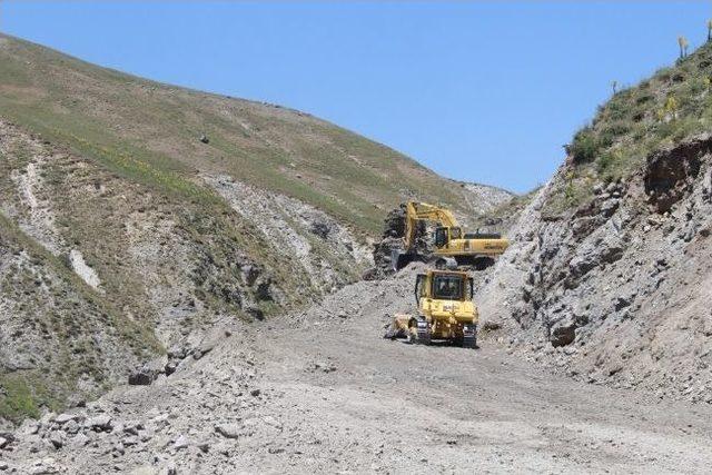 Ağrı&rsquo;da Yol &Ccedil;alışmaları 1