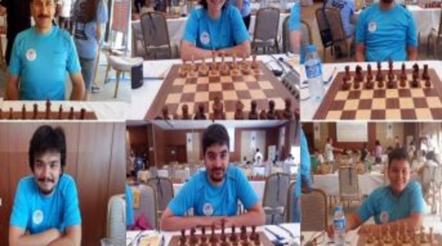 Akdenizli Satran&ccedil;&ccedil;ılar Denizli'den 4.'l&uuml;kle D&ouml;nd&uuml;