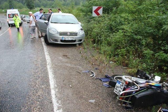 Karşı Yöne Geçen Araç Motosiklete Çarptı: 1 Yaralı 1