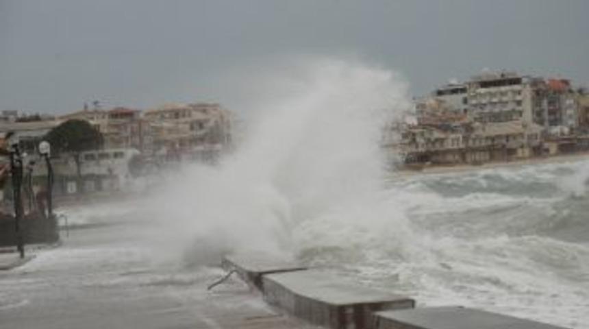 Ege Denizi&rsquo;nde Fırtına Uyarısı