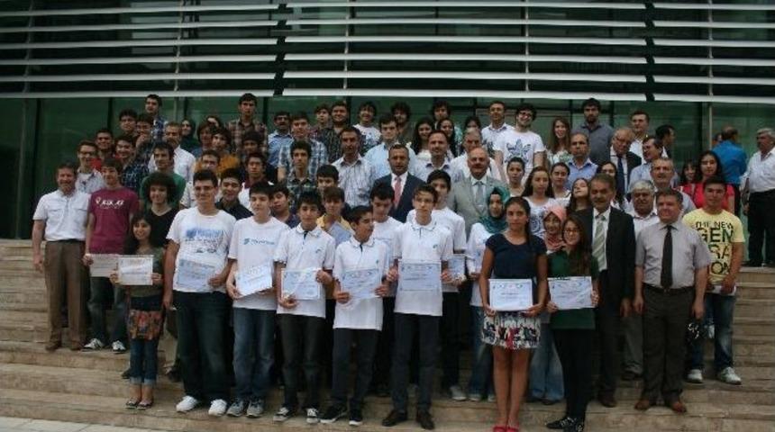 Sınavlarda Dereceye Giren &Ouml;ğrenciler &Ouml;d&uuml;llendirildi