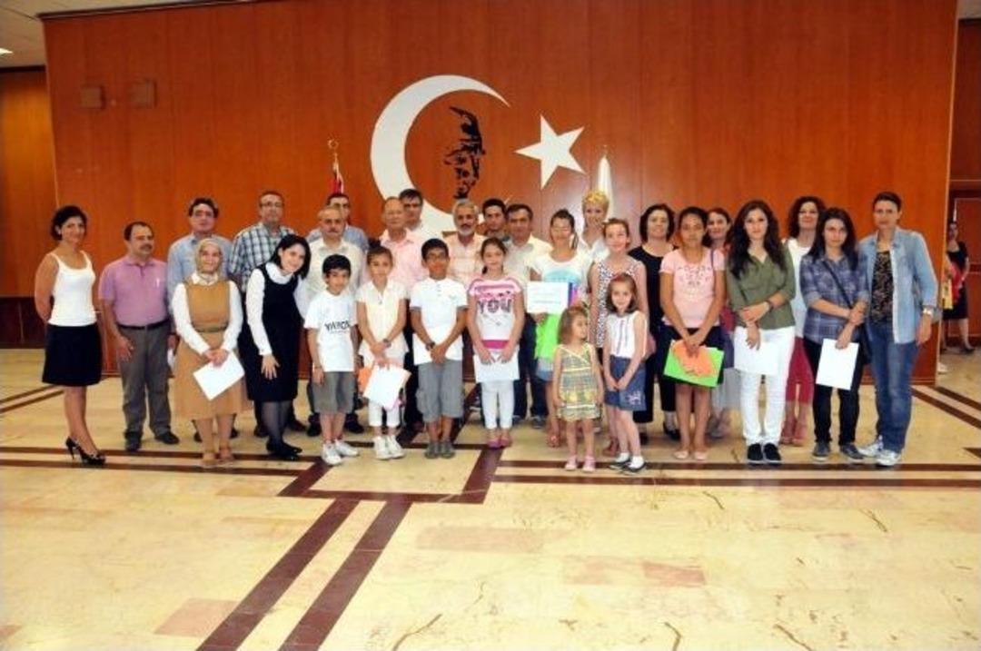 Om&uuml;&ccedil;em Aktif İngilizce Sertifika T&ouml;reni