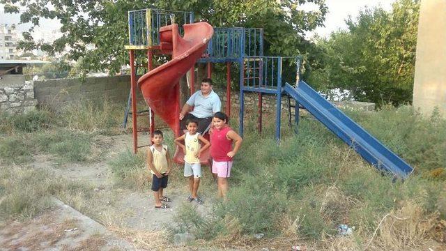 Silifke’deki Çocuk Parkı Bakım Bekliyor