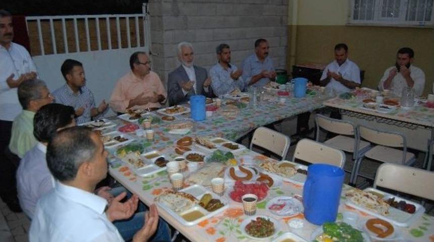 Suriyeli &Ouml;gretmenler İle İftar Yapıldı