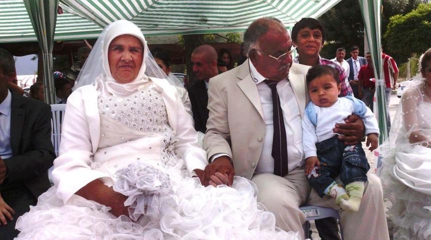 10 Yıl &Ouml;nce Boşandığı Eşiyle Yeniden Nikahlandı