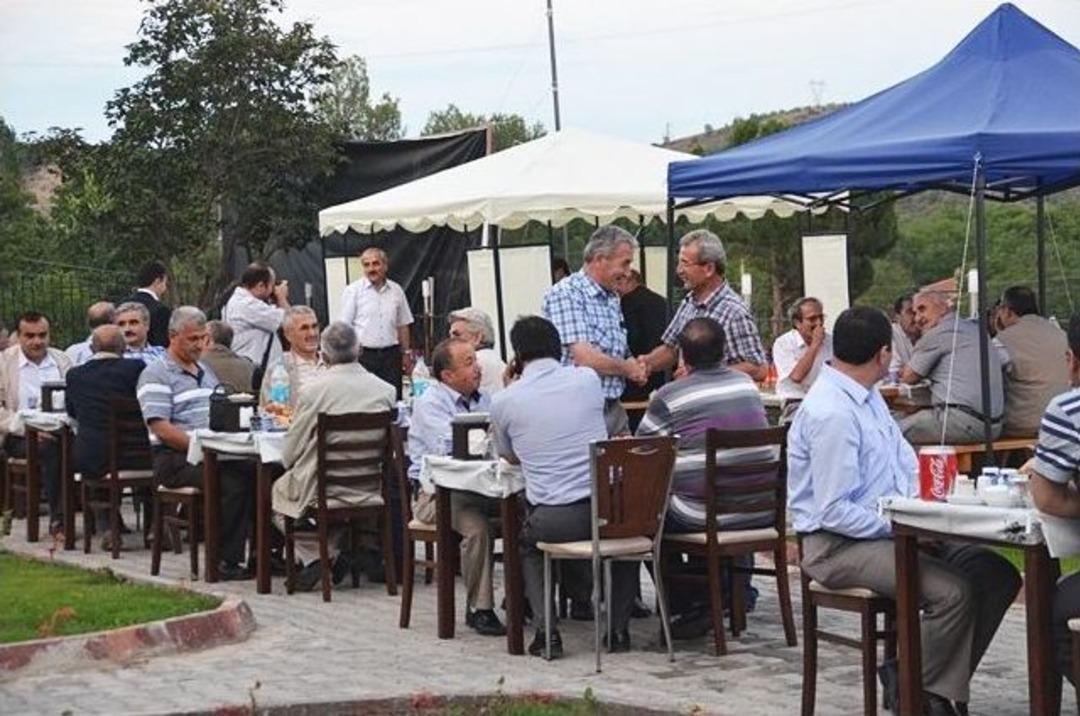 Tosya Belediye Başkanı Muhtarlara Ve Stk İftar Yemeği Verdi