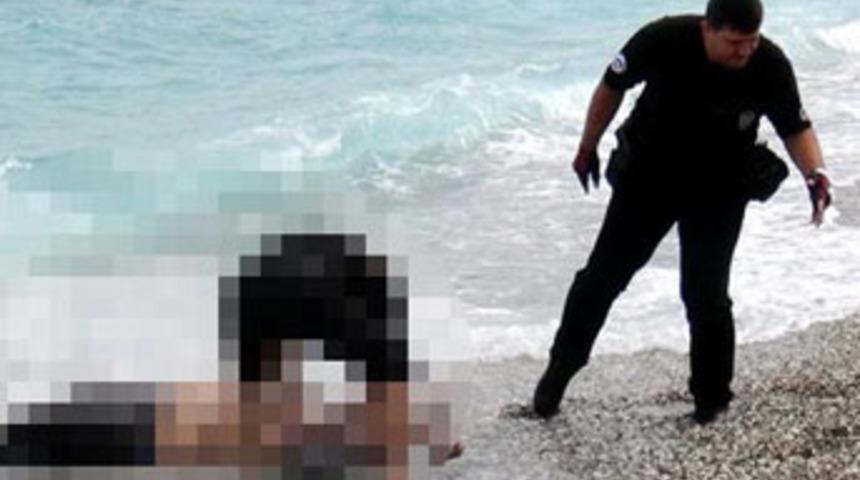 Bileklerine bağlı taş dolu bidonla denizden &ccedil;ıkarıldı