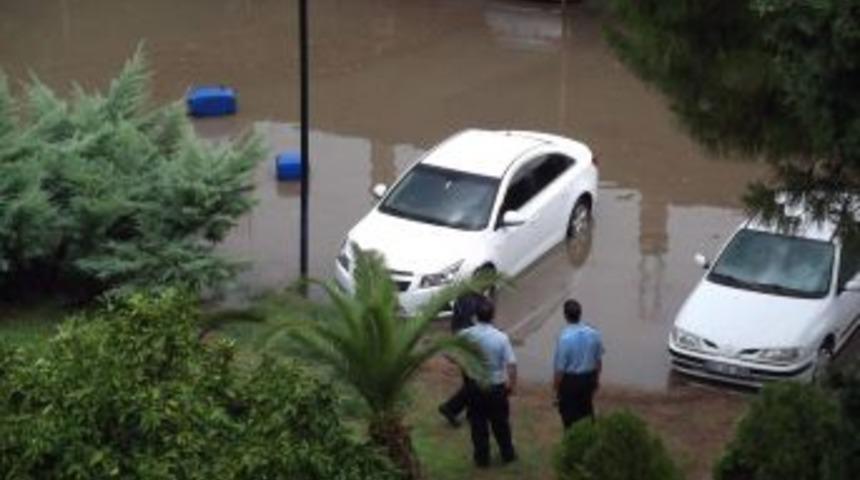 &Ccedil;ine Sağanak Yağış Ve Fırtınaya Teslim