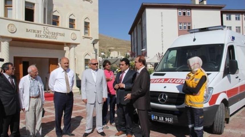 Sağlık Flosuna Bir Ambulansta Bayburt &Uuml;niversitesinden