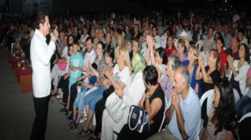 Zekai Tunca Eryaman&rsquo;da Sahne Aldı