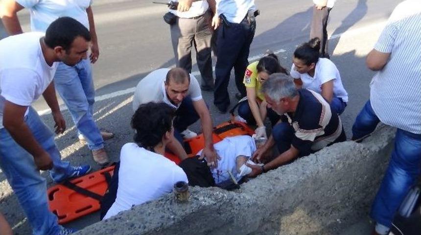 Motosiklet Yayaların Arasına Daldı: 1 Yaralı